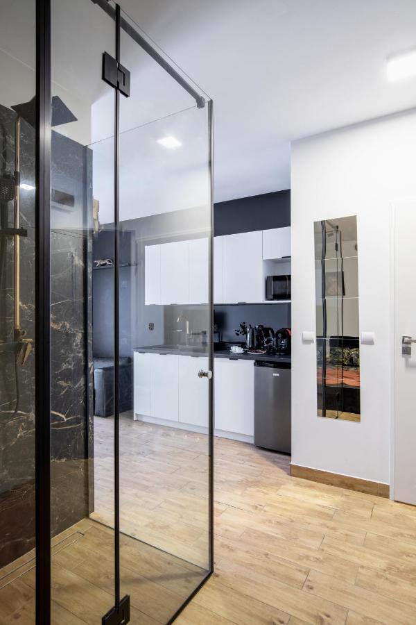 Wyjatkowy Apartament Z Prysznicem Posrodku Na Wyjatkowe Wieczory - Dostep Na Kod, Parking Лодзь Экстерьер фото